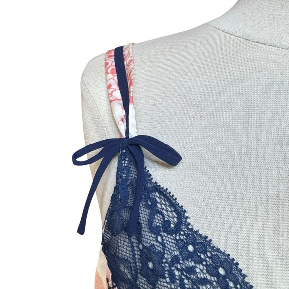 1990s/Y2k Oscar de la Renta Floral V-Neck Lace Trim Babydoll Nightgown/Slip Dres - Picture 2 of 7